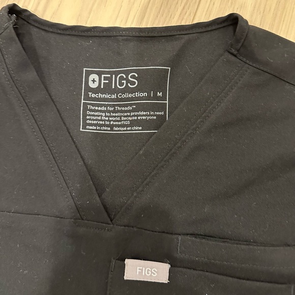 Figs Kaya Scrub Top in Black - Picture 2 of 4